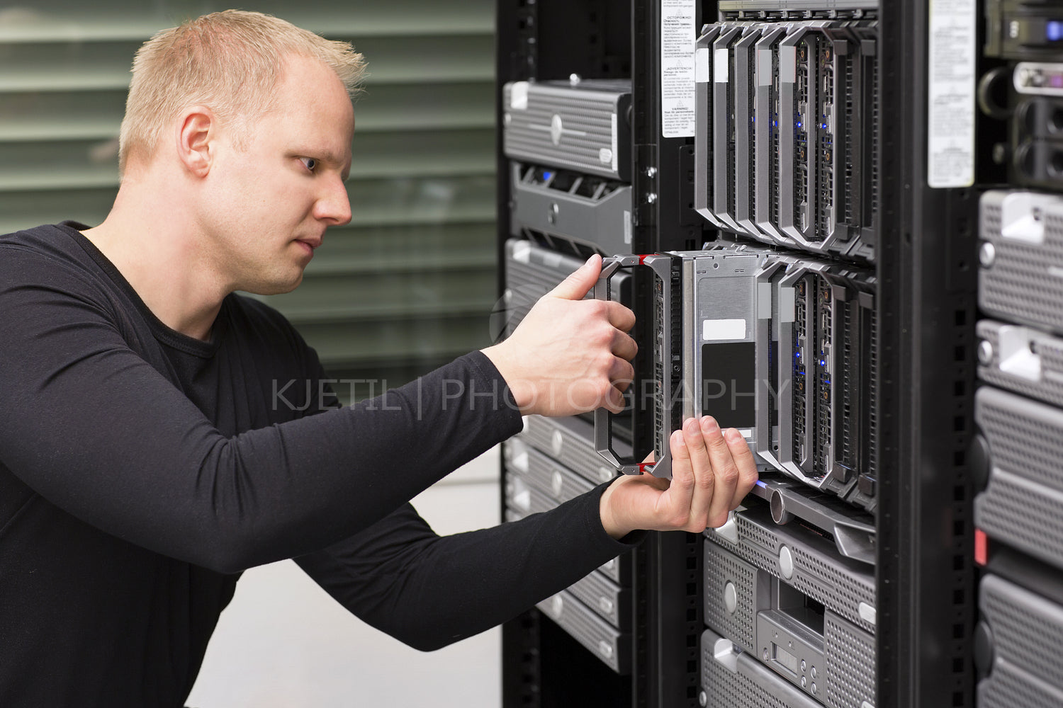 IT Consultant install a new Blade Server