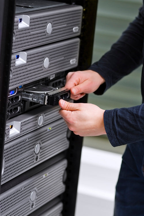 IT Consultant Install a Harddrive in Server