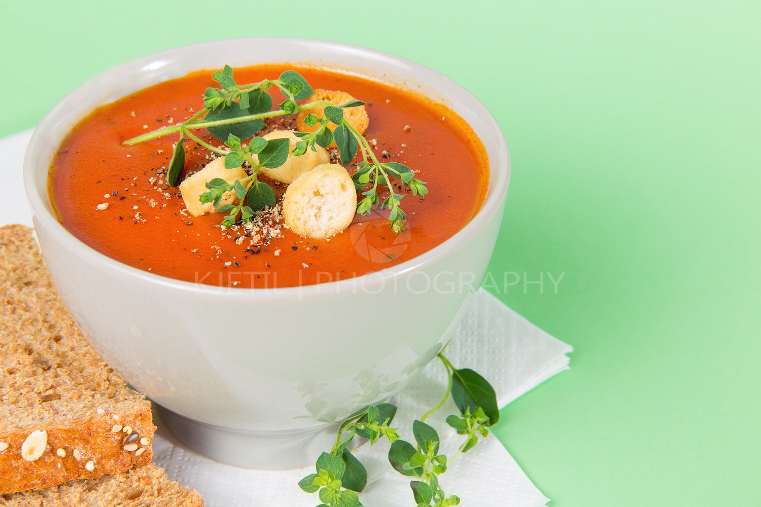 Hot and Fresh Tomato Soup with Bread