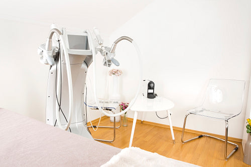 Body shaping clinic with advanced equipment