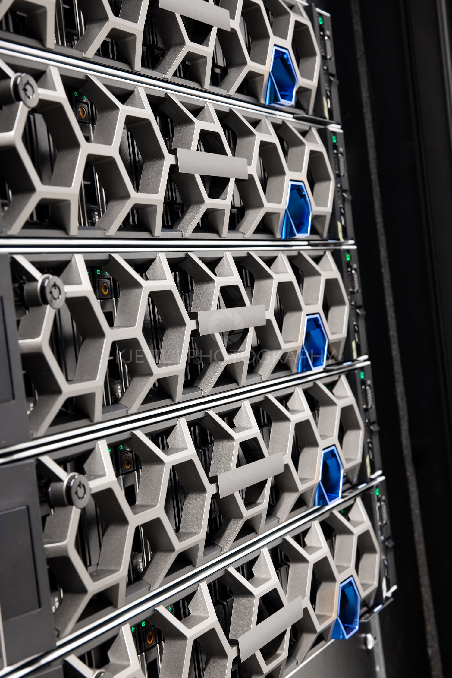 Virtual Hyperconverged Appliances In Data Storage Center