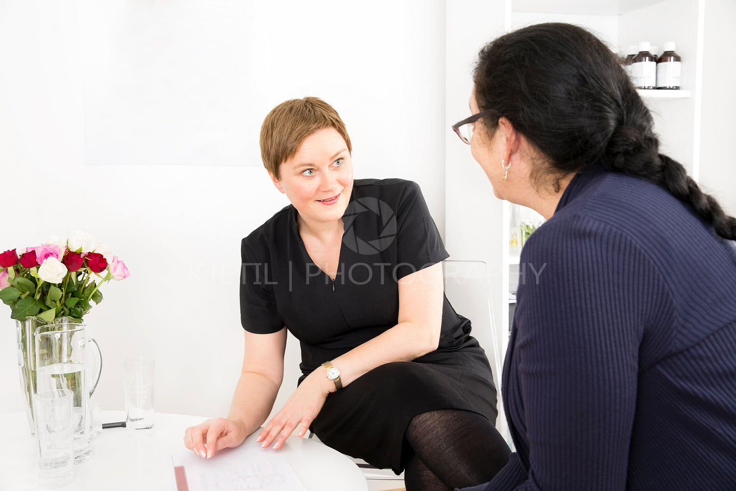 Customer consultation at body treatment clinic