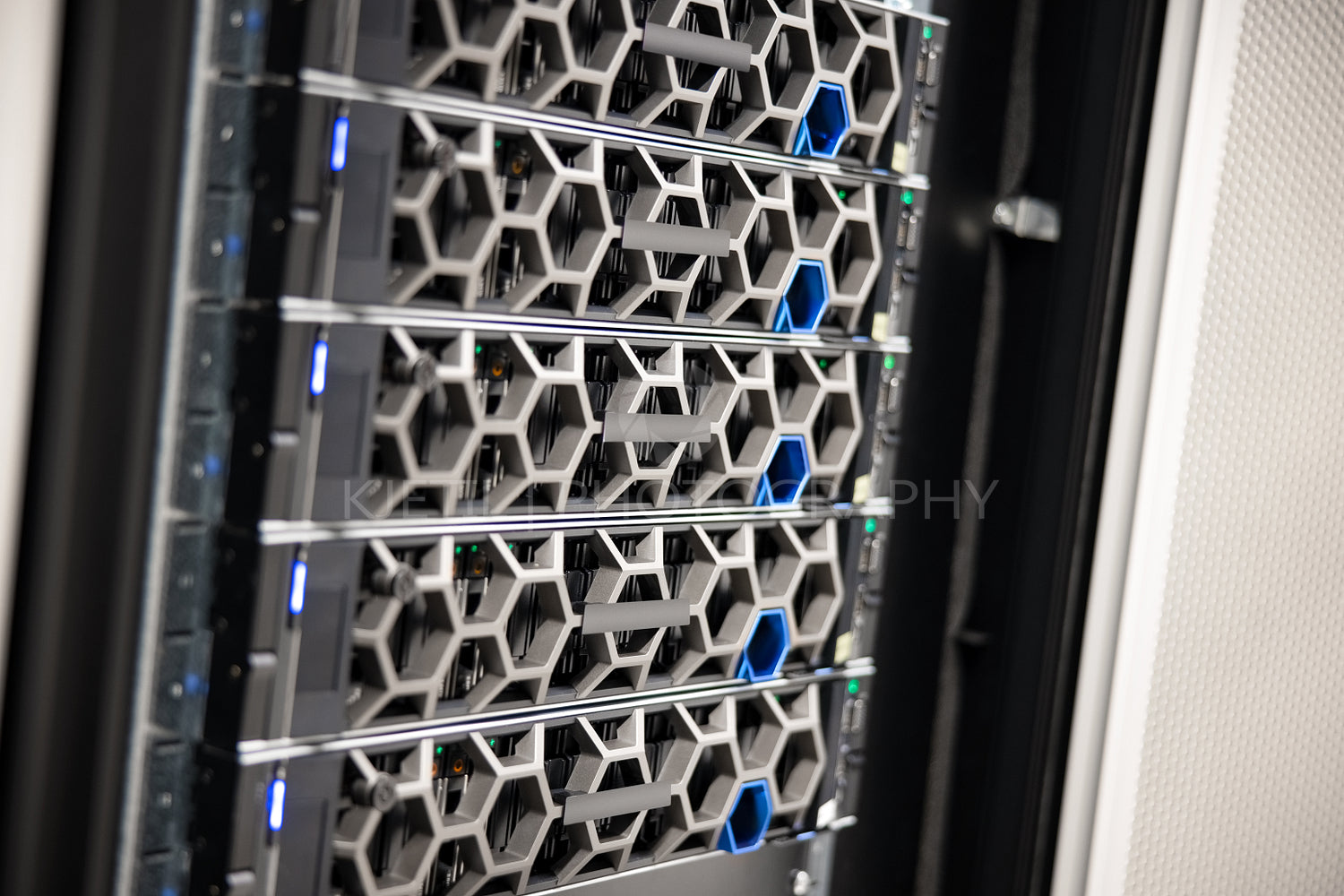Server Hosts In a Hyperconverged Datacenter Environment