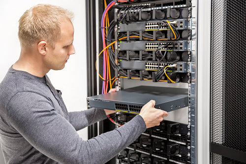 IT consultant build network racks in datacenter