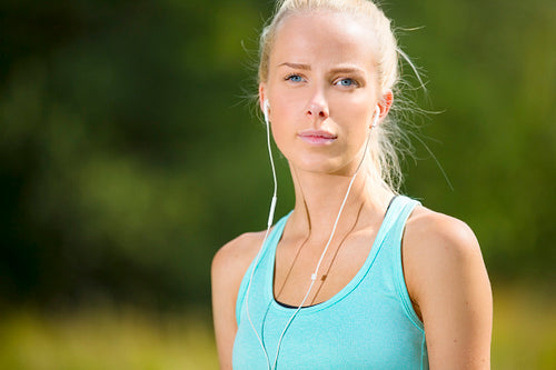 Blonde woman listen to music when she exercise