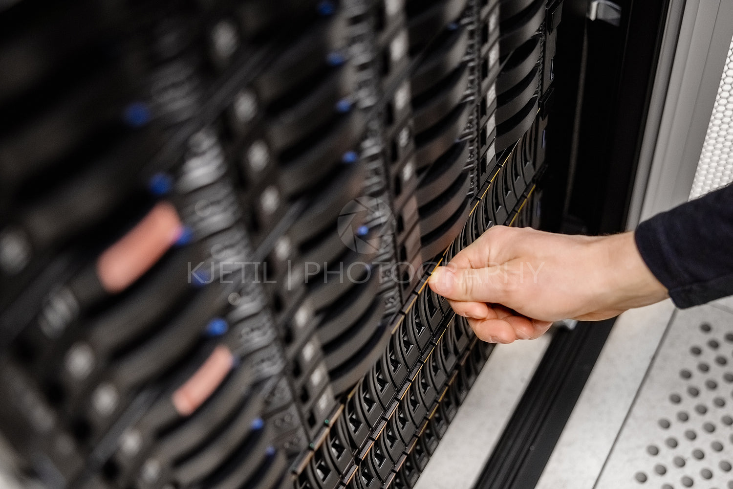 IT Engineer Installing Server Drive In San at Datacenter