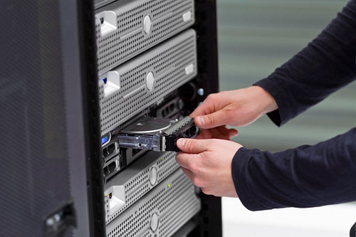 IT Consultant Replace a Harddrive in Server