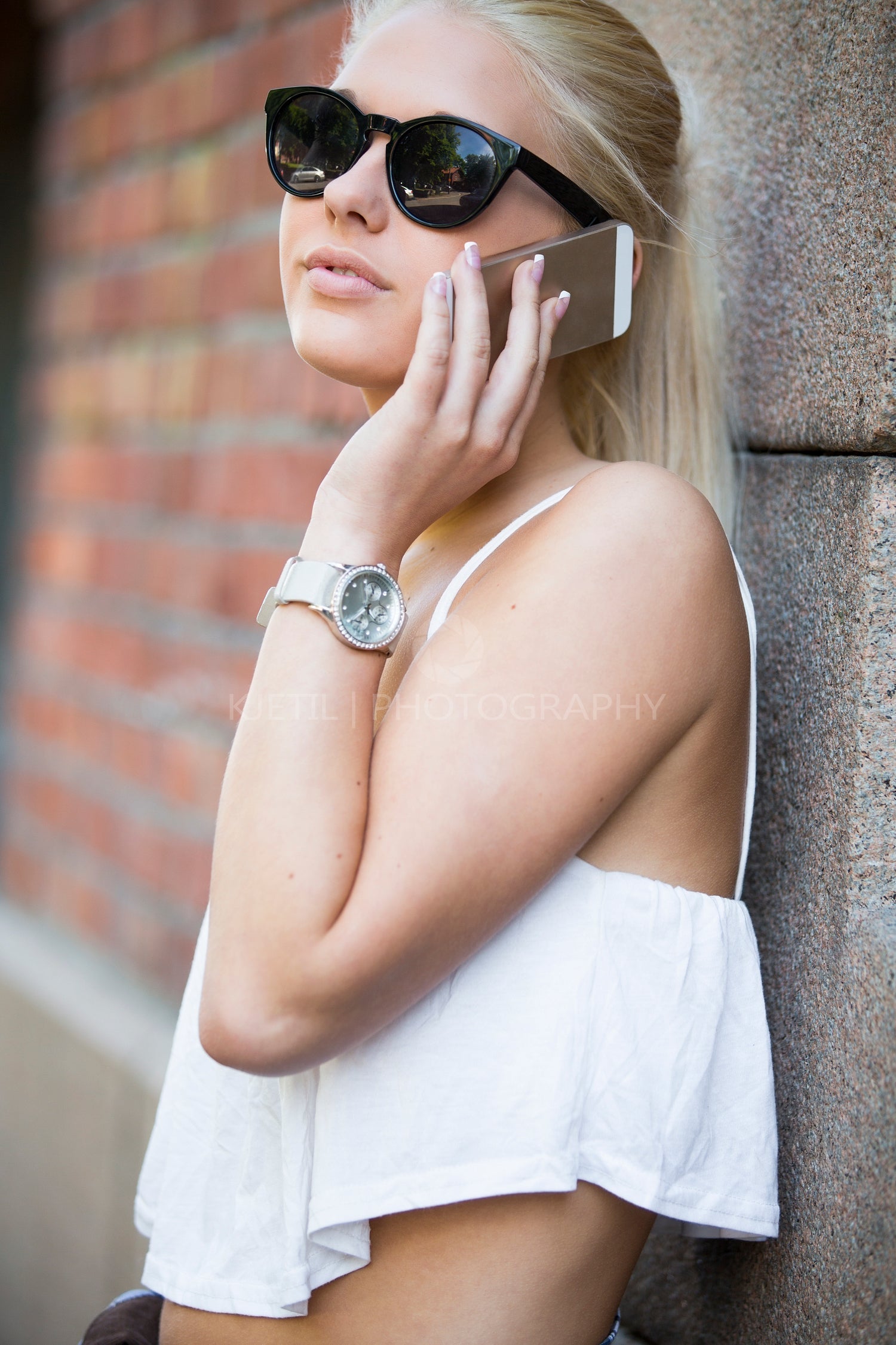 Close up of casual girl talking in the phone