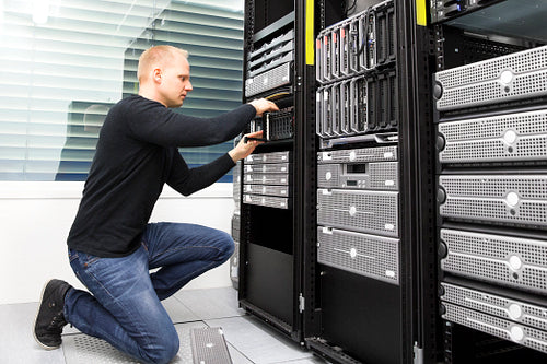 It consultant replaces harddrive in datacenter storage