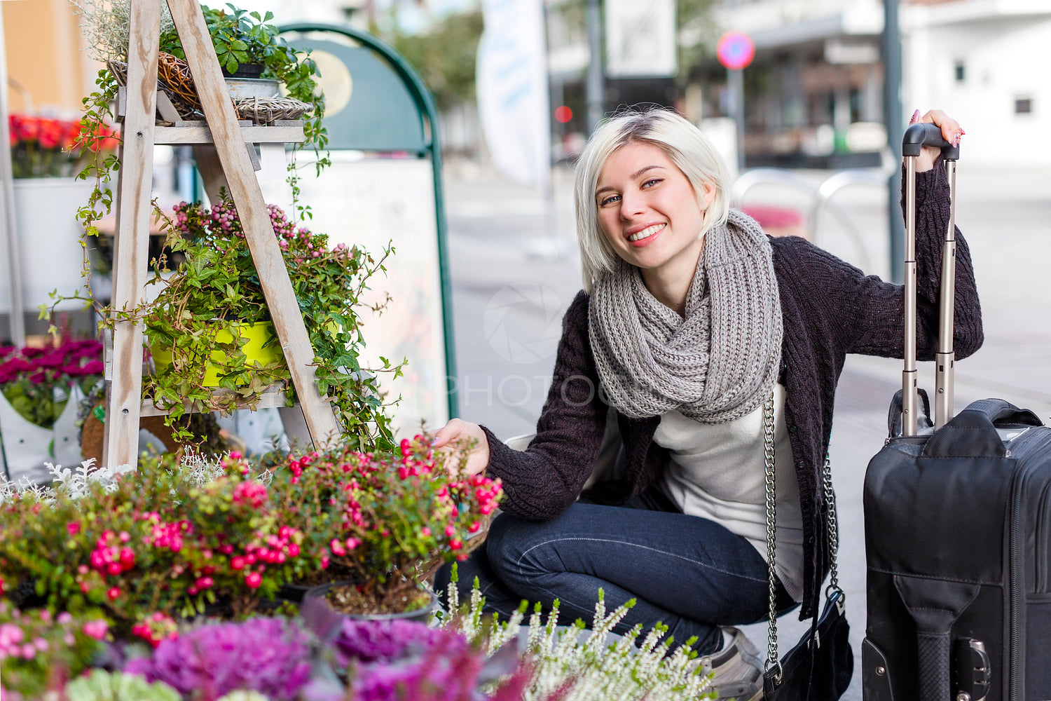 Smiling woman shopping flowers in the city