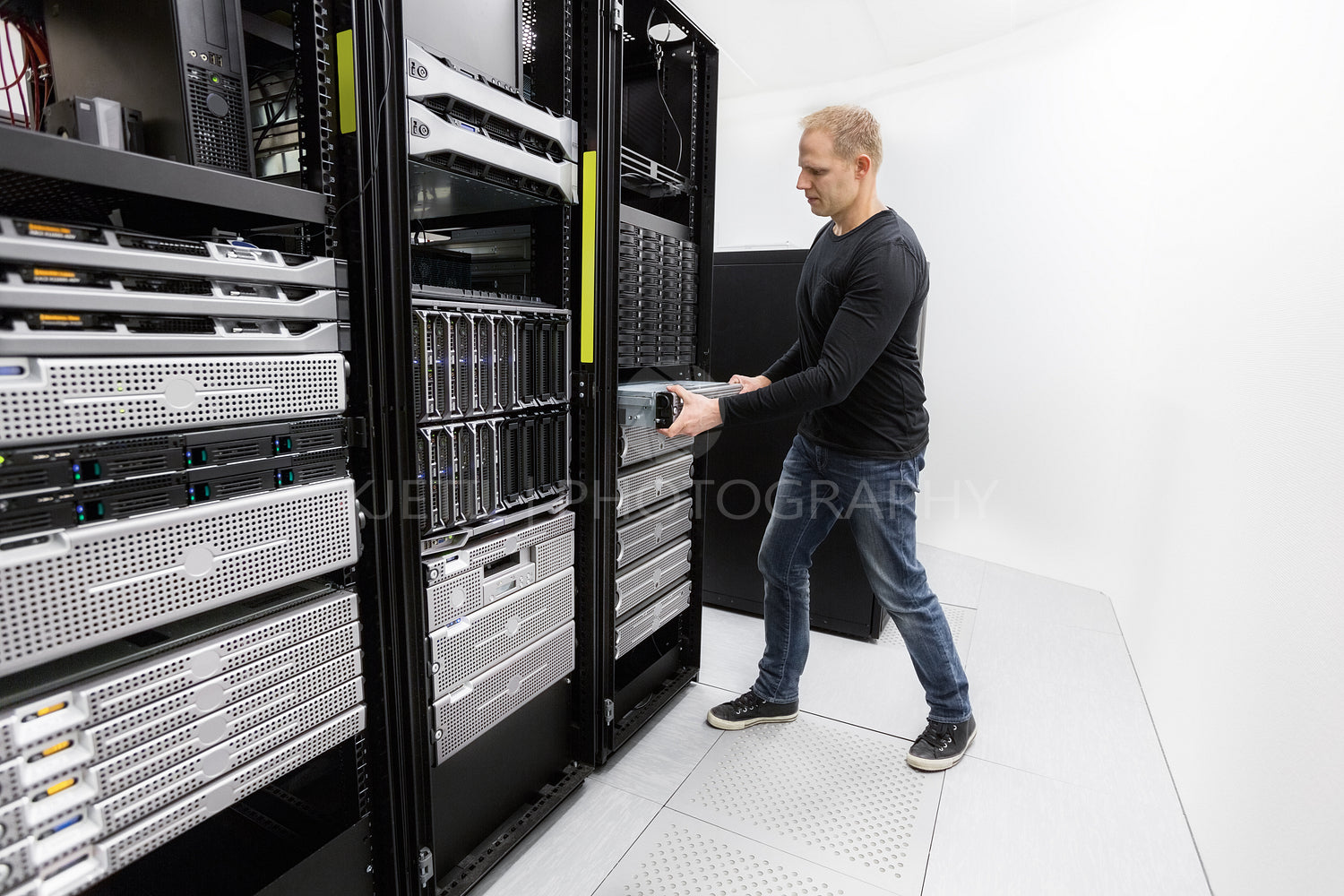 It professional install rack server in datacenter