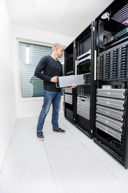 It consultant work with in datacenter